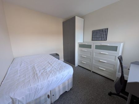 Room in a Shared House, Douglas Road, BS7 - Photo 4