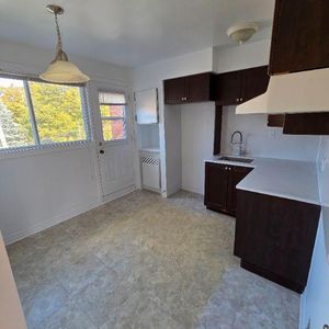 🏡✨ 3 ½ À LOUER – FRAÎCHEMENT RÉNOVÉ ! ✨🏡 - Photo 2