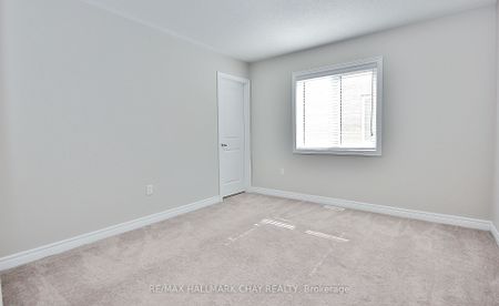 Detached Home For Lease | N8142338 - Photo 2