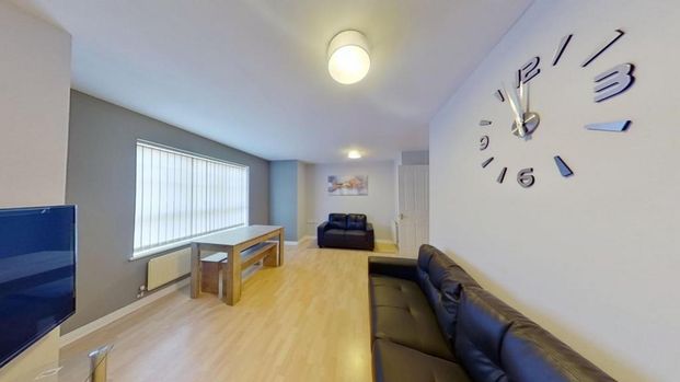 2 bedroom ground floor flat to rent - Photo 1
