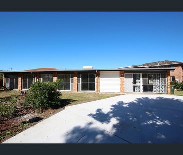 Huge Family Home in Convenient Banyo - Photo 4