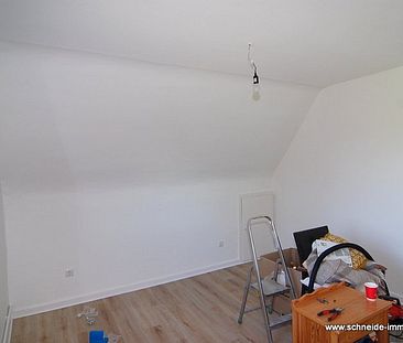 In vielen Teilen frisch renovierte 3-Zimmer-Dachgeschoss-Wohnung mit Loggia - Photo 1