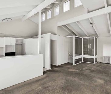 Spacious 3 Bedroom Family Home in Fantastic Location - Photo 5