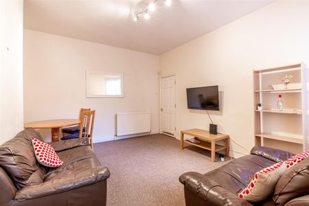 3 bed flat to rent in Tavistock Road, Jesmond, NE2 - Photo 3