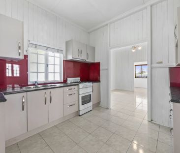 Cute Cottage in Prime Position - Photo 4