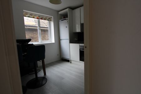 2 Bed Flat, Ellison Road, SW16 - Photo 2
