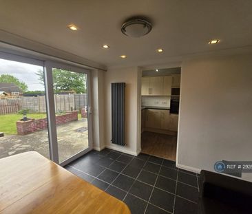 3 bedroom end of terrace house to rent - Photo 3