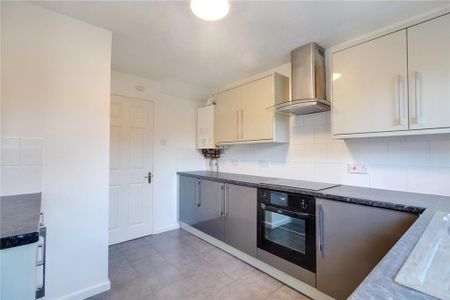 3 bedroom detached house to rent - Photo 4