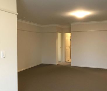 "AIR-CONDITIONED APARTMENT IN THE HEART OF CASTLE HILL" - Photo 3