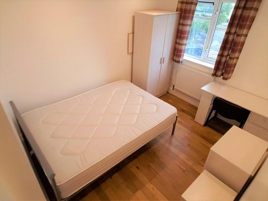 3 bedroom flat to rent - Photo 1
