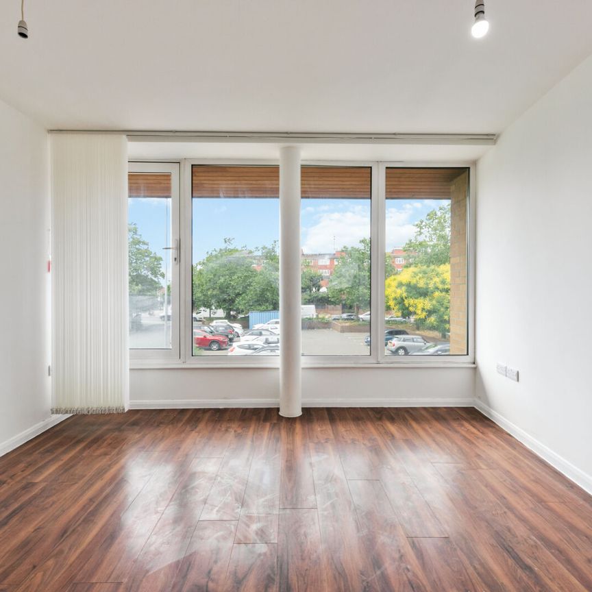 London Road, Mitcham, CR4 - Photo 1