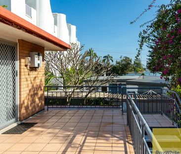 $650 per week / $2,600 Bond - Photo 2