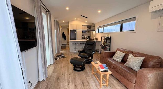 Modern 2 Bed Single level townhouse - Photo 1