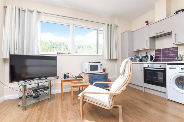 Studio to rent - Photo 1