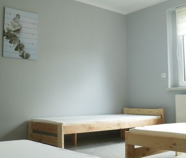 Zadbany, umeblowany DOM dla 20 pracowników. Kolonia Gosławicka. - Photo 4