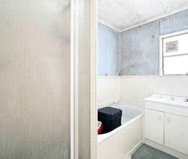 2 bedroom apartment (second level), 1 living, 1 bathroom (separate ... - Photo 1