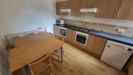 1 bedroom in a house share to rent - Photo 2