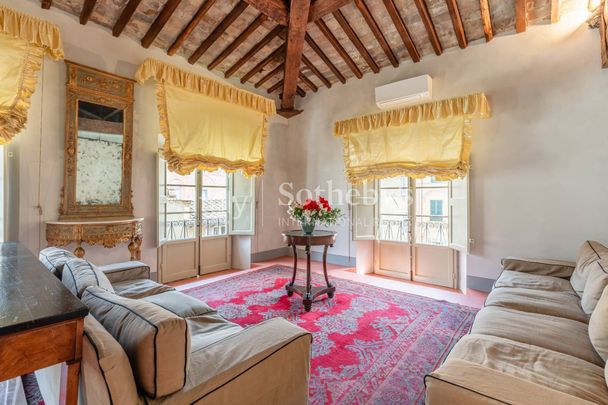 Elegant apartment in the historic centre of Lucca - Photo 1