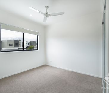 Modern 3-Bedroom Townhouse in a Convenient Pimpama Location - Photo 2