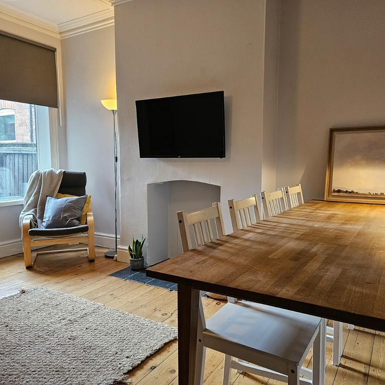 4 bedroom semi-detached house to rent - Photo 1