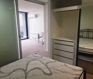 Fully furnished 1-bedroom apartment in Docklands - Photo 5