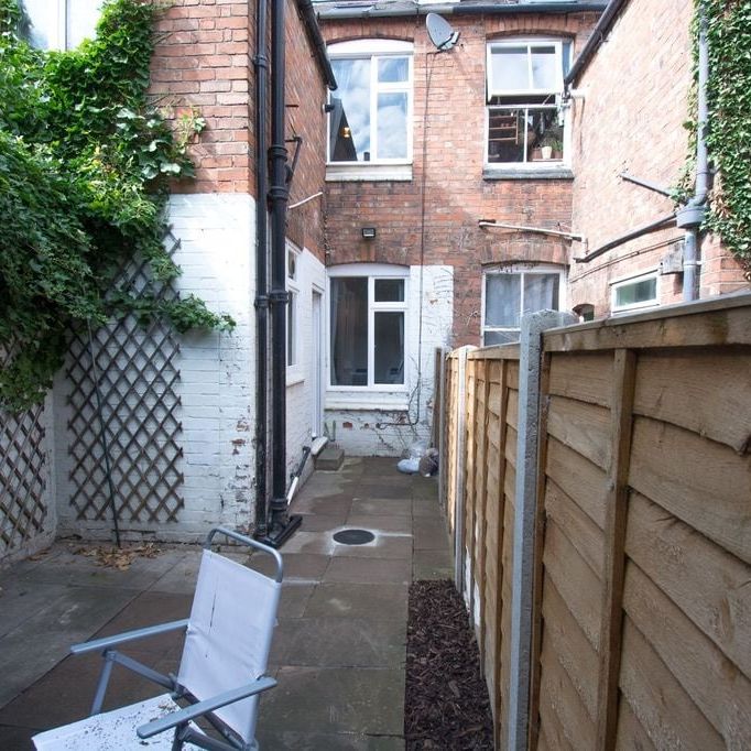 Room in a Shared House, St Albans Road, LE2 - Photo 1