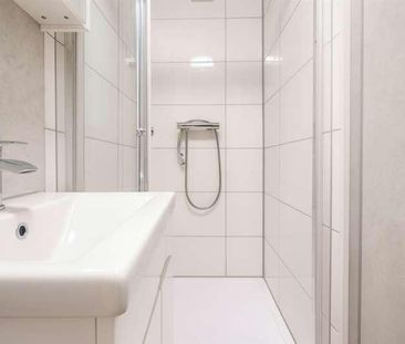 Plumstead High Street, London, SE18 - Photo 6