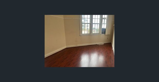 TWO LEVEL BEXLEY HOME WITH REAR LANE ACCESS - Photo 1