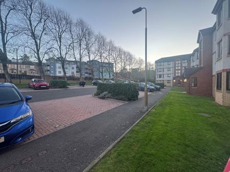 2 bedroom flat to rent - Photo 2