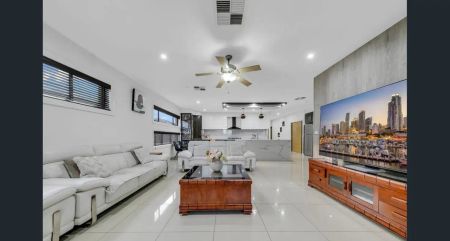 “Perfect for Large Families – 5 Bedrooms & Alfresco Living!” - Photo 4