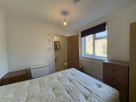 1 bedroom in a house share to rent - Photo 4