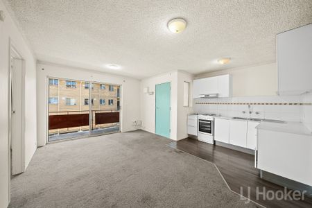Riverside Living in Queanbeyan East - Renovated 2 Bedroom Unit - Photo 2
