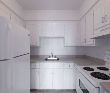 2400 Van Horne - Photo 2