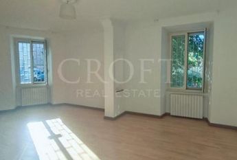 Monteverde Vecchio: Modern 2 bedroom, 2 bath, large living room, separate kitchen. Bright, silent, parquet floors, situated in lovely period building, excellent area, near park. Ref. 2364.