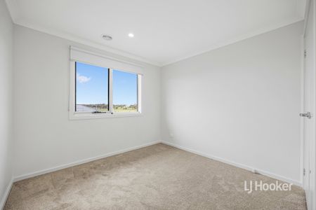 35 Portulaca Avenue, Manor Lakes VIC, Belconnen - Photo 5