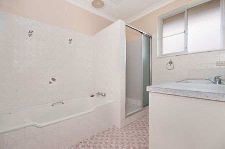 FAMILY HOME IN QUIET CUL-DE-SAC - Photo 5