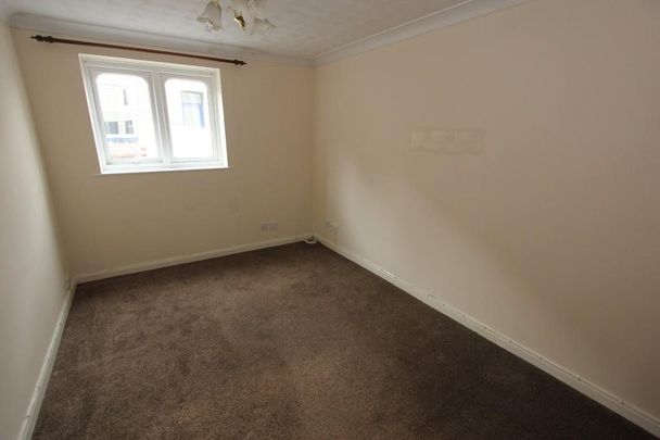 1 bedroom ground floor flat to rent - Photo 1