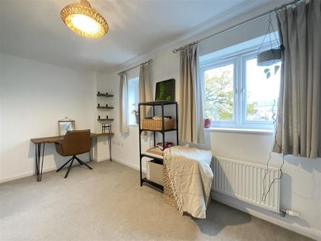 4 bedroom semi-detached house to rent - Photo 3