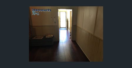 Charming East Bunbury Cottage: Rain on the Tin Roof & City Convenience - Photo 2