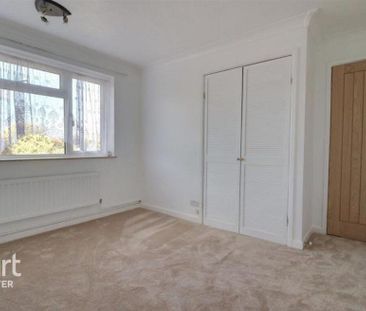 4 bedroom bungalow to rent - Photo 1