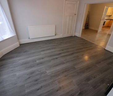 3 bedroom end of terrace house to rent - Photo 3