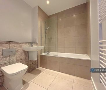 2 bedroom flat to rent - Photo 3