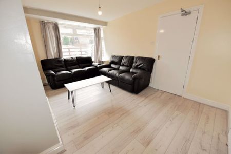 3 bedroom House in Monkbridge Street Bed), Leeds - Photo 5