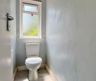 3 bedroom flat to rent - Photo 3