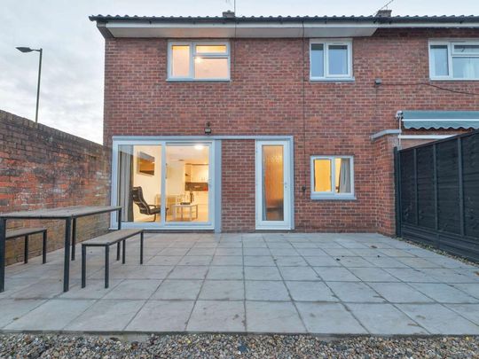 4 bedroom house of multiple occupation to rent - Photo 1