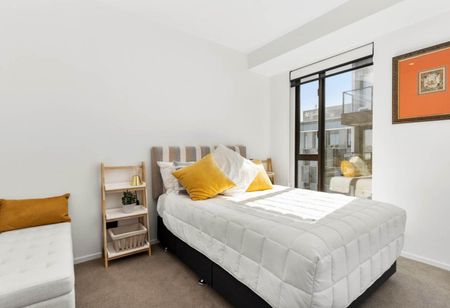 Fully Furnished Luxury Apartment - Photo 2