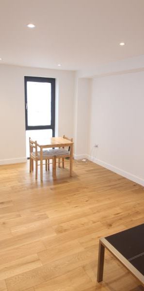 Chertsey Road, Woking, Surrey, GU21 - Photo 1