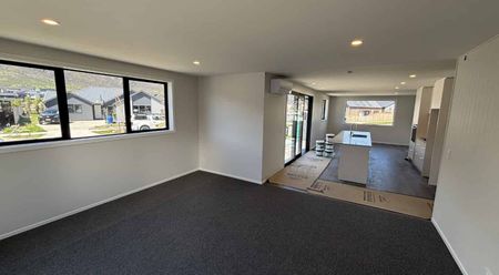 Spacious Three Bedroom Home - Photo 2