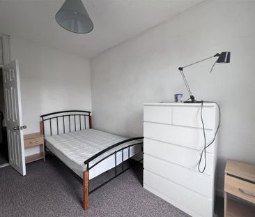 3 bedroom private hall to rent - Photo 4