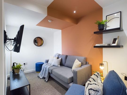 1 bedroom in a house share to rent - Photo 1